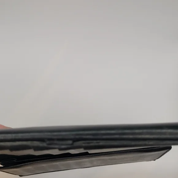 Gucci Wallet with Silver Clasp And Key - Picture 10 of 13